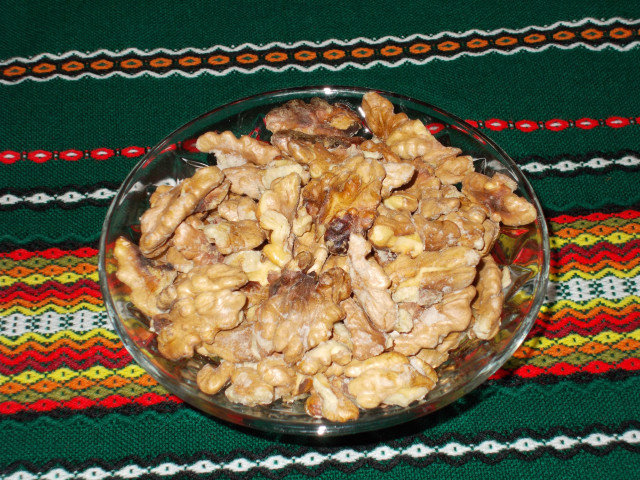 Жареные грецкие орехи с гималайской солью