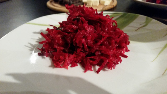 Красный салат со свеклой