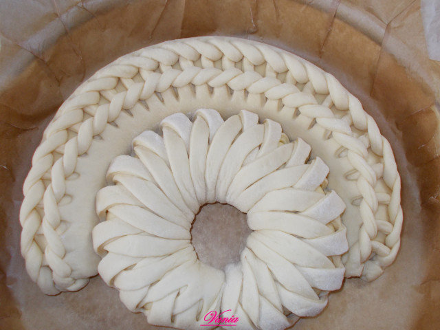 Свадебный хлеб с белой розой