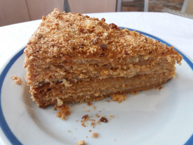 Быстрый французский деревенский торт с медовыми коржами