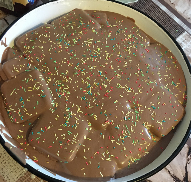 Торт из печенья с шоколадной пастой