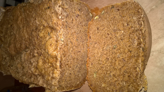 Простой цельнозервоной хлеб в хлебопечке