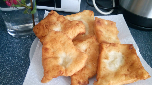 Утренние мекицы на дрожжах и соде