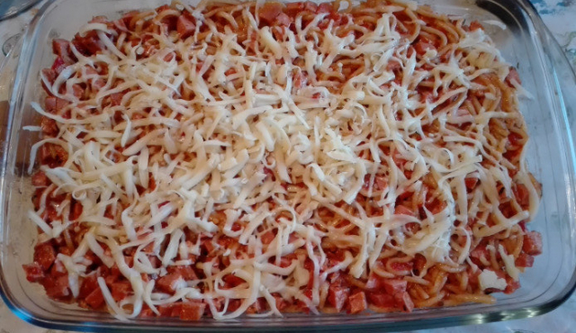 Спагети в духовке с приправами и сыром