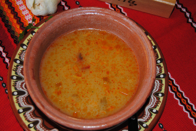 Восточный суп из красной чечевицы и булгура