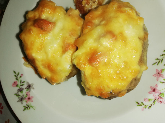 Картофель с начинкой из ветчины и сыра