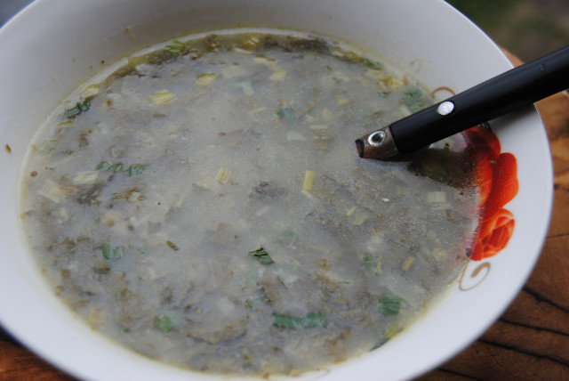 Весенний суп со щавелем и шпинатом