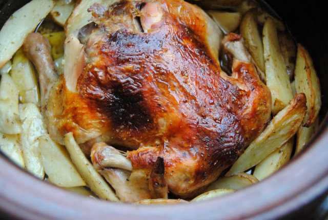 Пасхальная курица, запечённая с картофелем по рецепту болгарского шеф повара Ивана Звездева