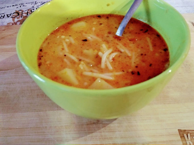 Вкусный картофельный суп на домашнем овощном бульоне