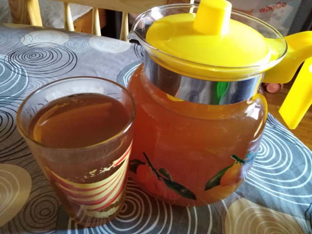 Холодный чай из сушеных трав с медом