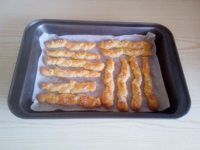 Соленое печенье с брынзой и кунжутом