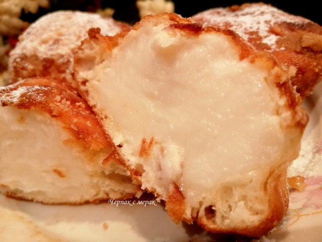 Булочки-пончики с начинкой из крема
