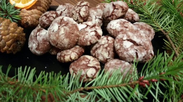 Снежное рождественское шоколадное печенье