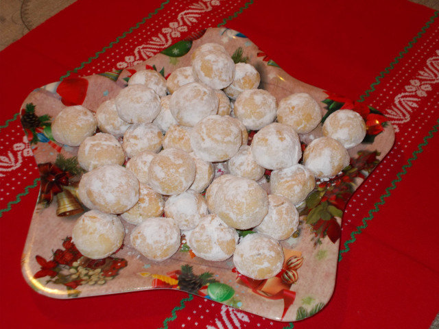 Рождественское масляное печенье с лукумом и грецкими орехами
