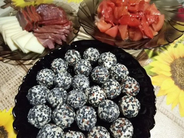 Соленые сырные канапе