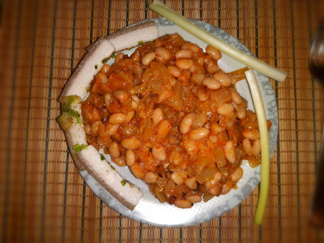 Аппетитная фасоль с квашеной капустой