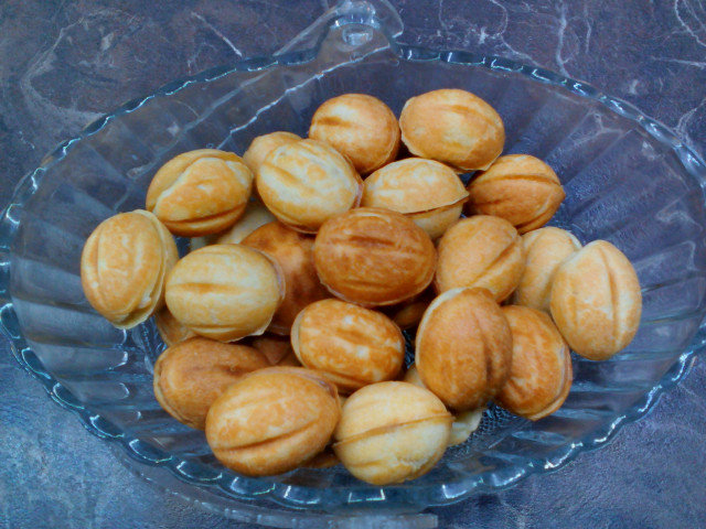 Сладкие грецкие орешки из теста