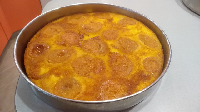 Перевернутый пирог с компотом из абрикосов