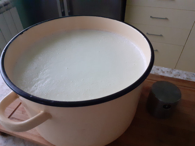 Подквашивание домашнего молока