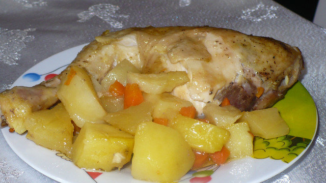 Курица с картофелем в мультиварке