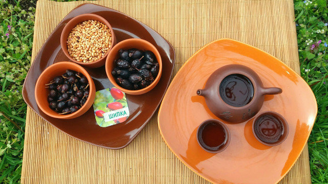 Чай из шиповника (короля лечебных растений) для укрепления здоровья