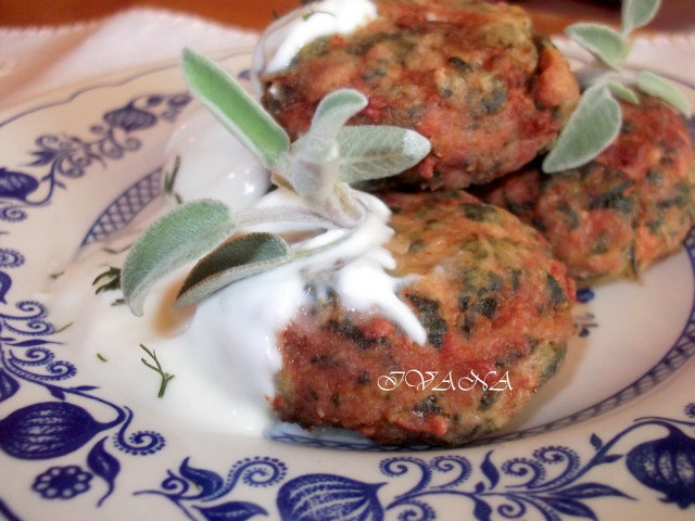 Котлеты из мясного фарша и шпината