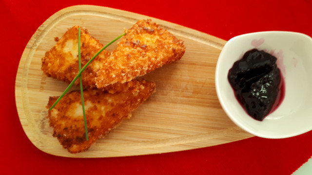 Сыр в панировке из кукурузной муки