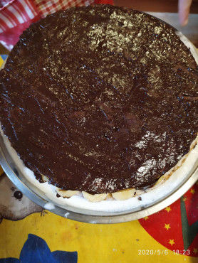 Простой шоколадный торт с готовыми коржами