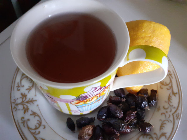 Чай из шиповника (короля лечебных растений) для укрепления здоровья