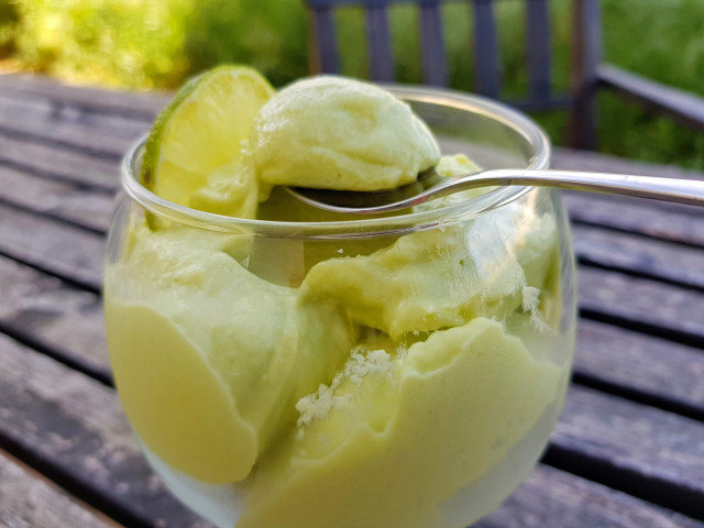 Домашнее мороженое с авокадо