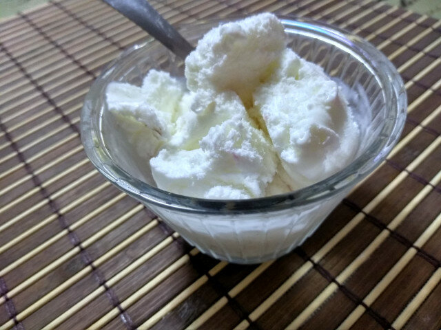 Домашнее мороженое со сметаной