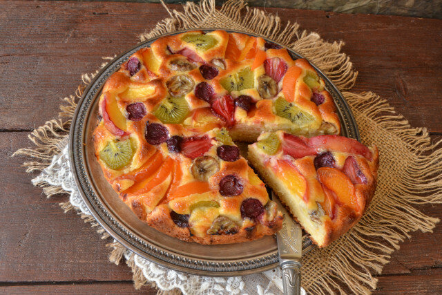 Сочный пирог с летними фруктами