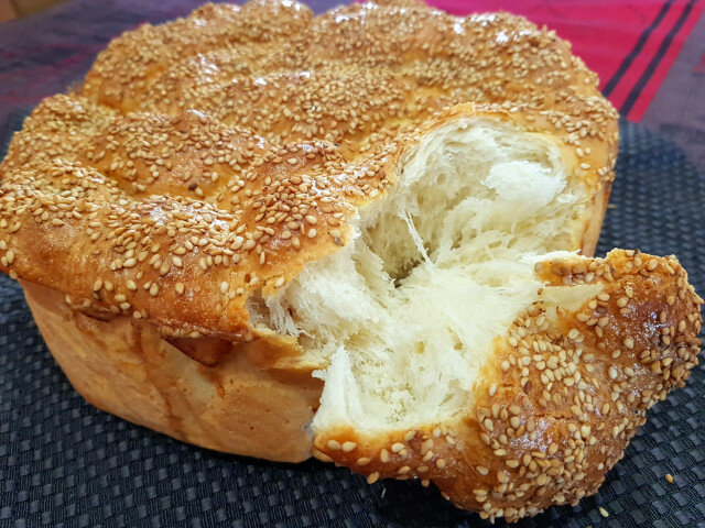 Хлеб погача из теста для турецких бубликов симит