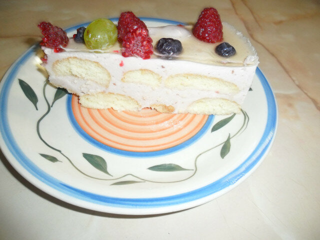 Фруктовый торт из печенья Дамские пальчики со сгущенкой