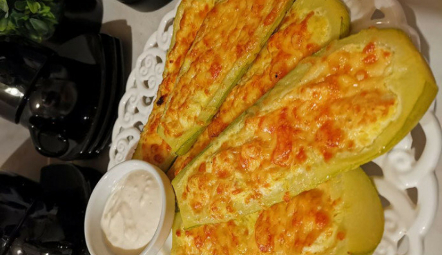 Фаршированные кабачки с курицей