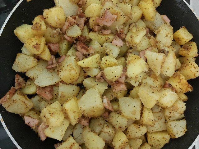 Картофель соте с беконом