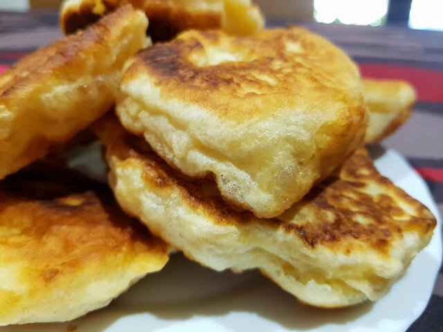 Тиганицы с молоком и дрожжами