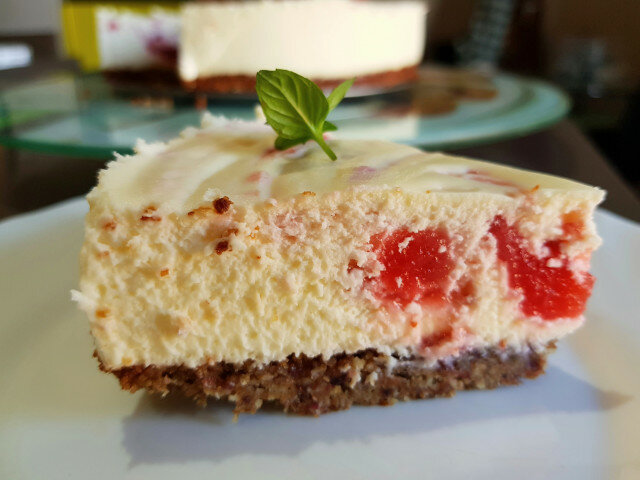 Кето пирог с клублникой и маскарпоне