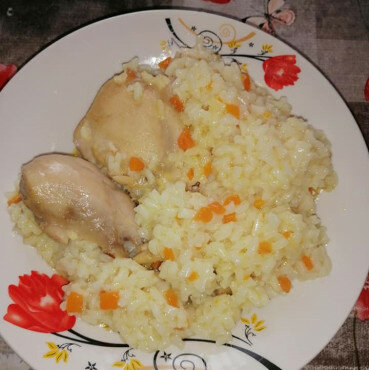 Курица с рисом и морковью в духовке