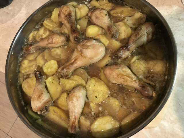 Курица с картошкой в ​​духовке по-деревенски
