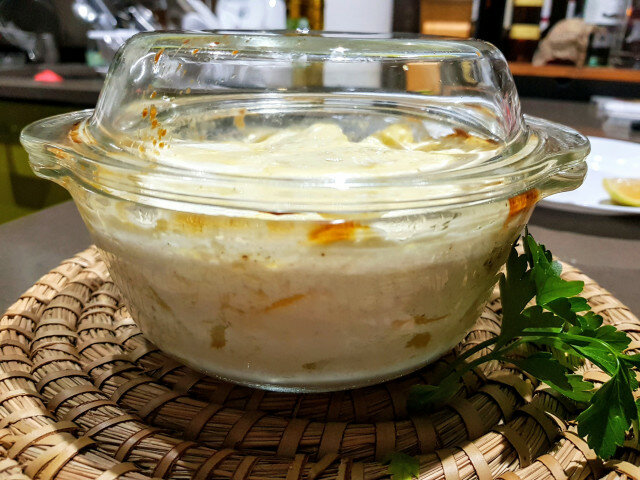 Картофель в жаропрочной кастрюле со сливками