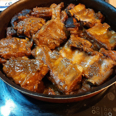 Свиные ребрышси с медом и горчицей в духовке