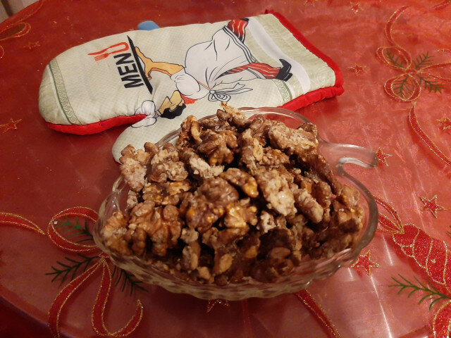 Жареные грецкие орехи с гималайской солью