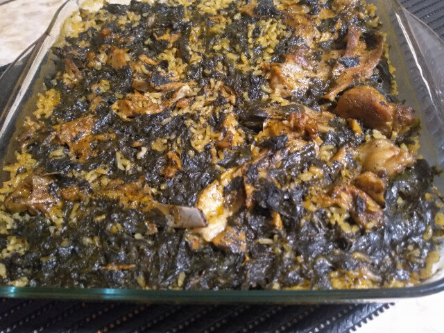 Ребрышки ягненка с рисом и шпинатом в духовке