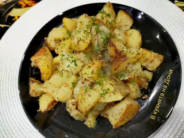 Чесночный картофель соте в духовке