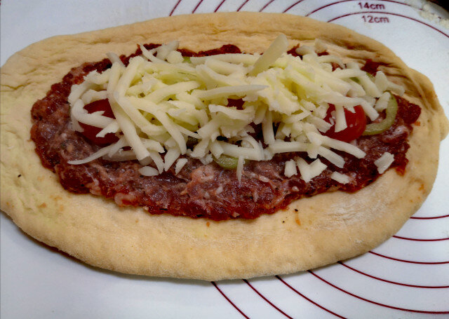 Пиде с мясным фаршем и сыром