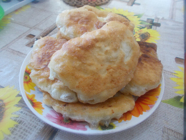 Воздушные пончики с брынзой