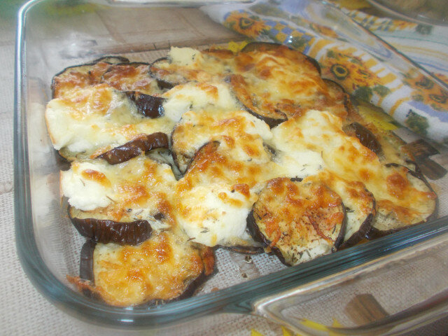Баклажан со сливочным сыром и сыром в духовке