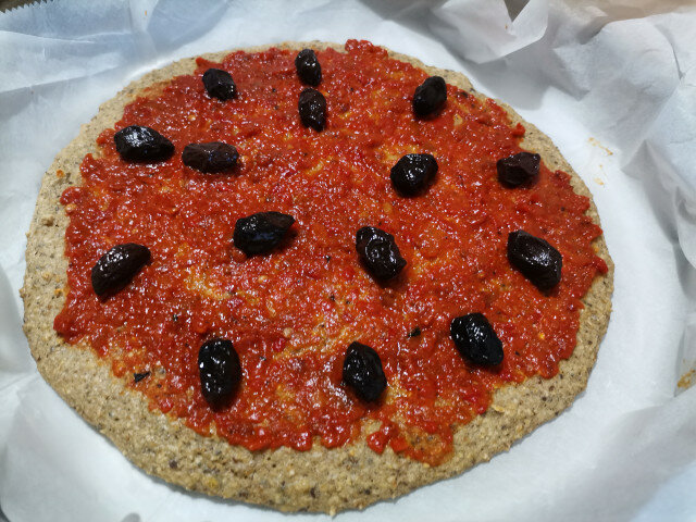 Диетическая пицца с коржем из овсяных отрубей