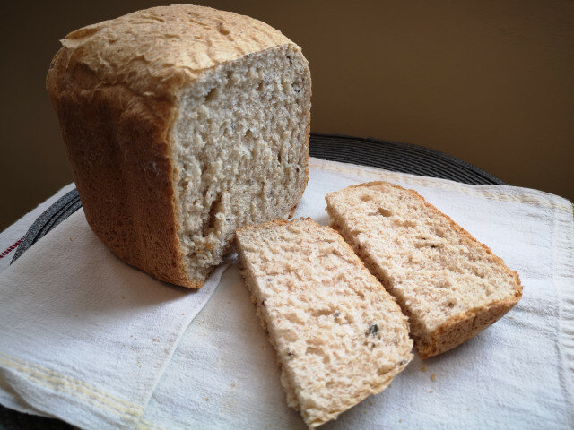 Цельнозерновой хлеб с семенами для домашней хлебопечки